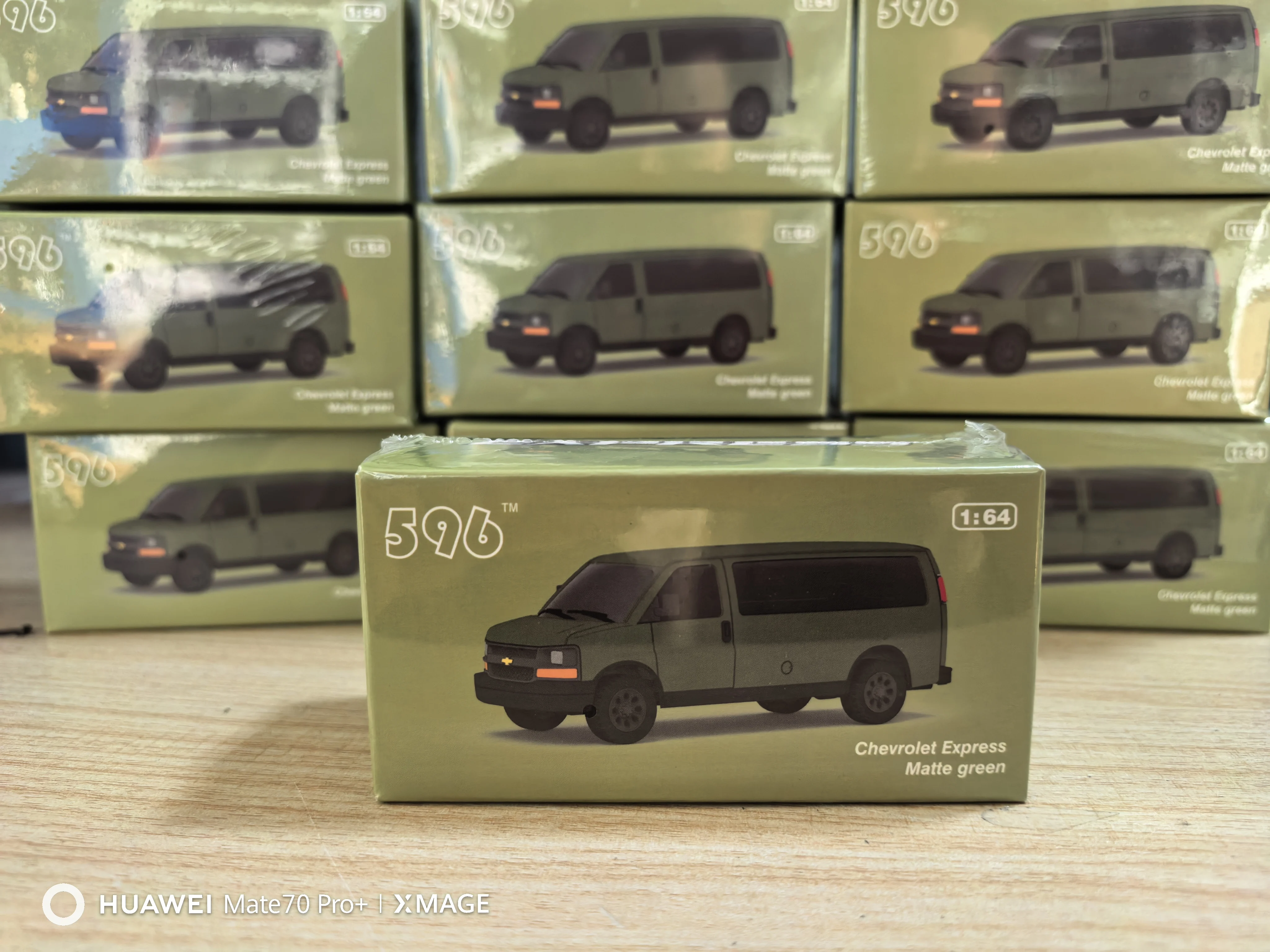 

596 Model 1:64 Express Matte green Collection die cast alloy car model decoration gift