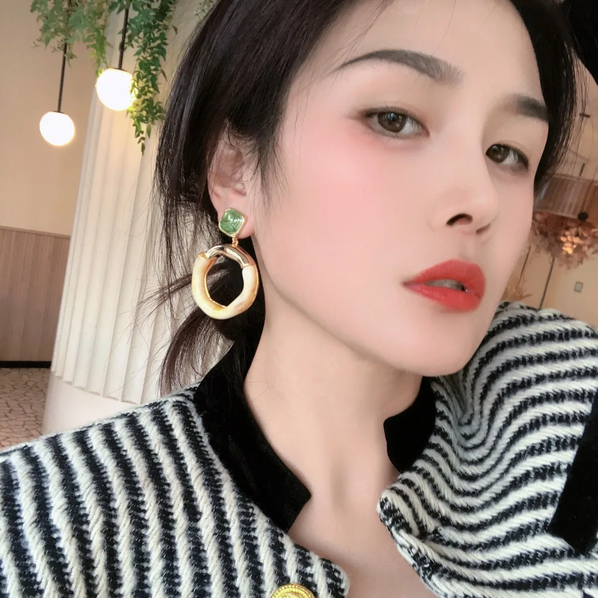 Retro Maillard Color Ivory White Painted Glaze Large Earrings Fashionable Personality Trend Irregular Drop Earrings for Women