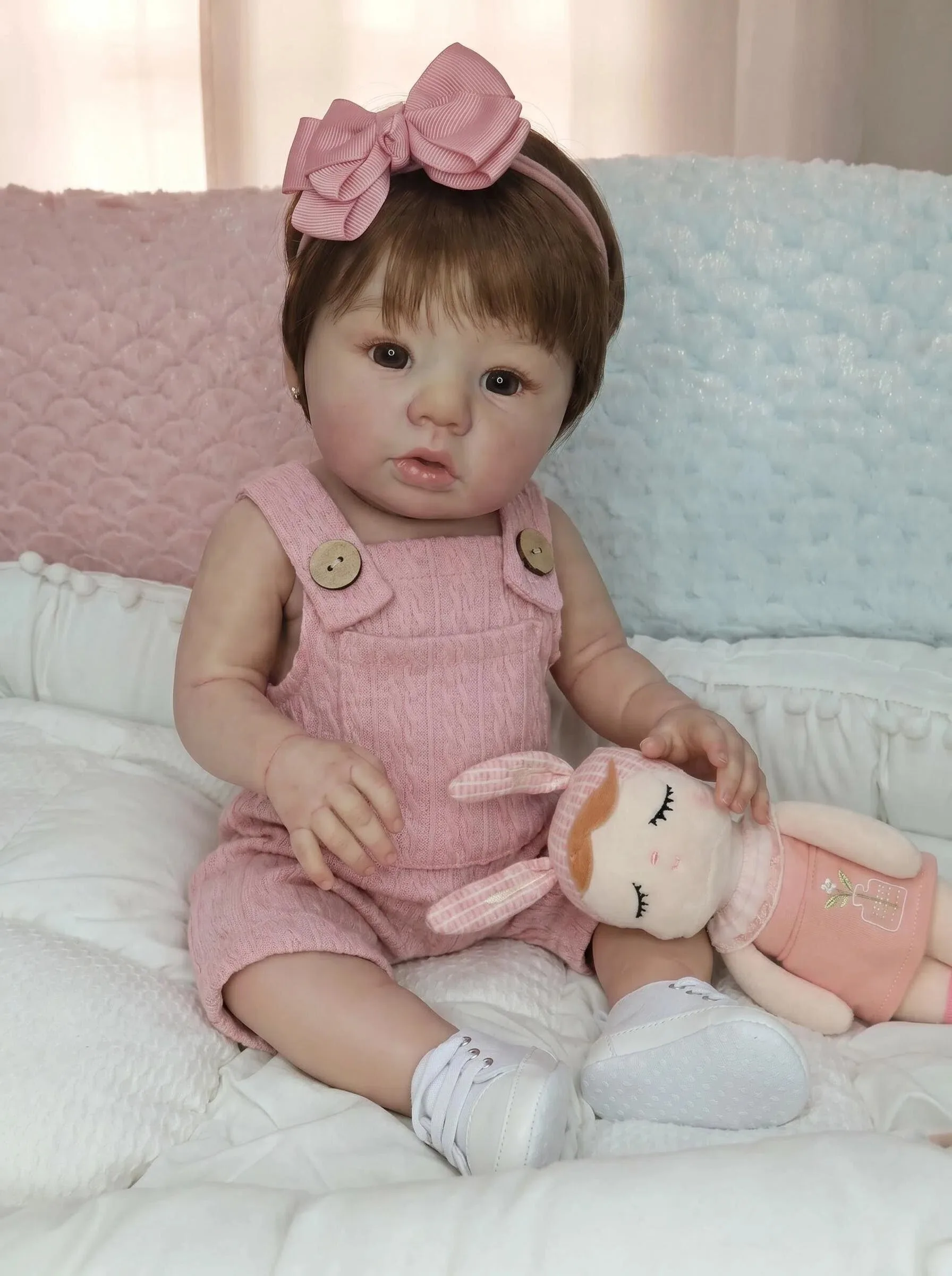 NPK 19 Zoll Lebensechte Reborn Kleinkind-Babypuppe mit Vollvinylkörper, Mädchen Abigail, Echthaar, Rosa Decke, Sammlerstück