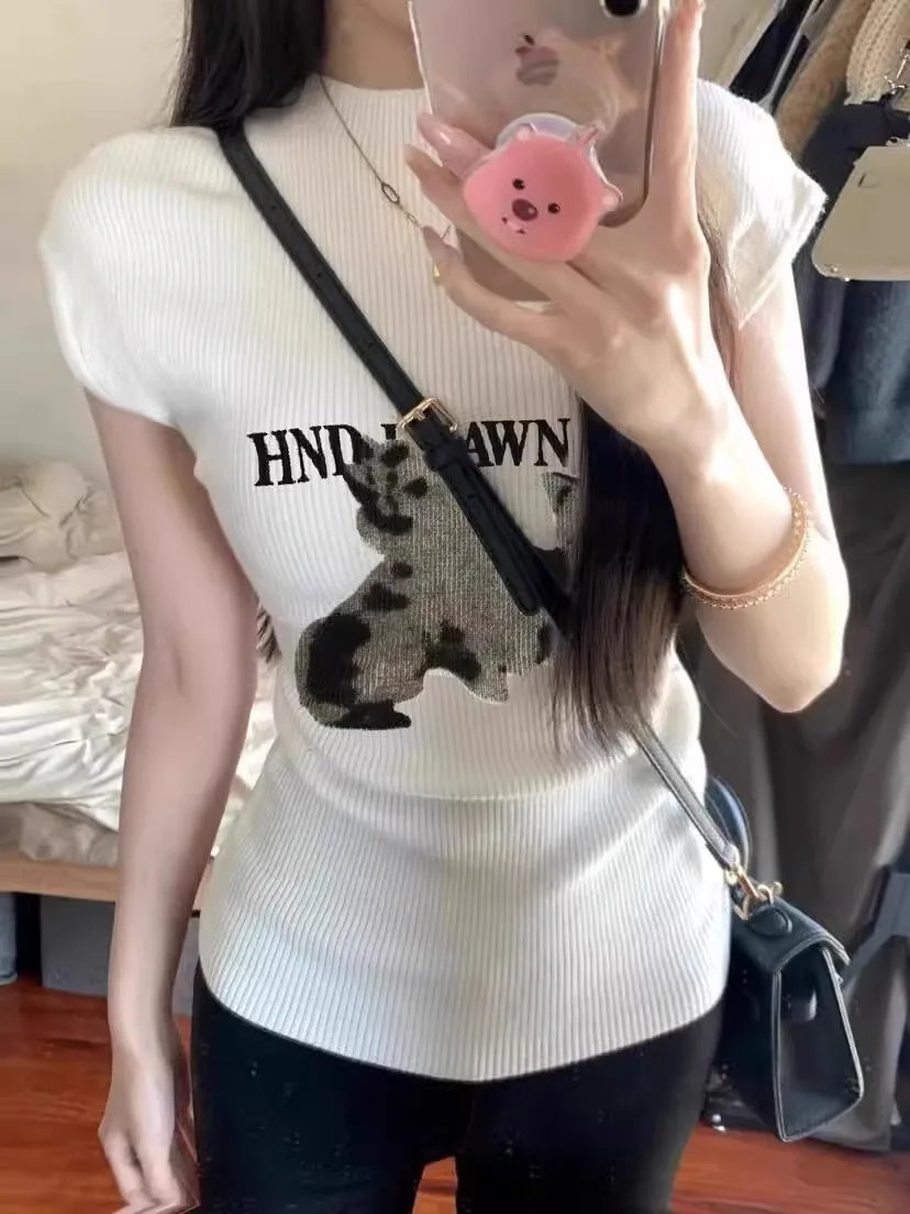 

Американский ретро-жилет из трикотажа для женщин, летний дизайн, уникальный облегающий крой, внутренняя одежда, модный топ с круглым вырезом, короткий рукав.