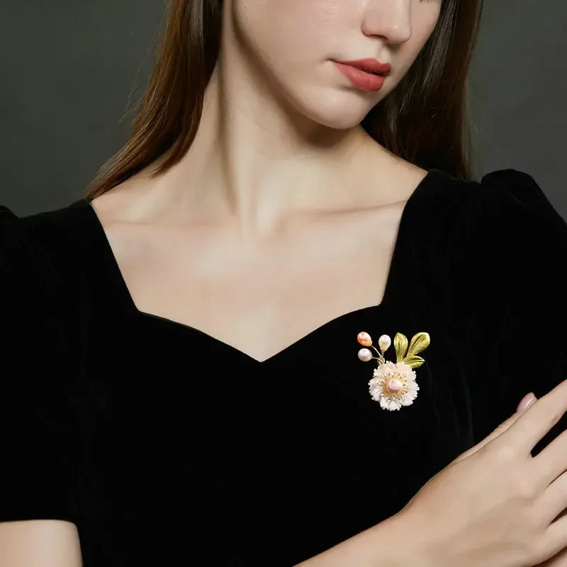 Cheongsam, accessori per abiti da sera, spille cardigan da donna, bottoni sciarpa di seta, spille floreali naturali in madreperla9521