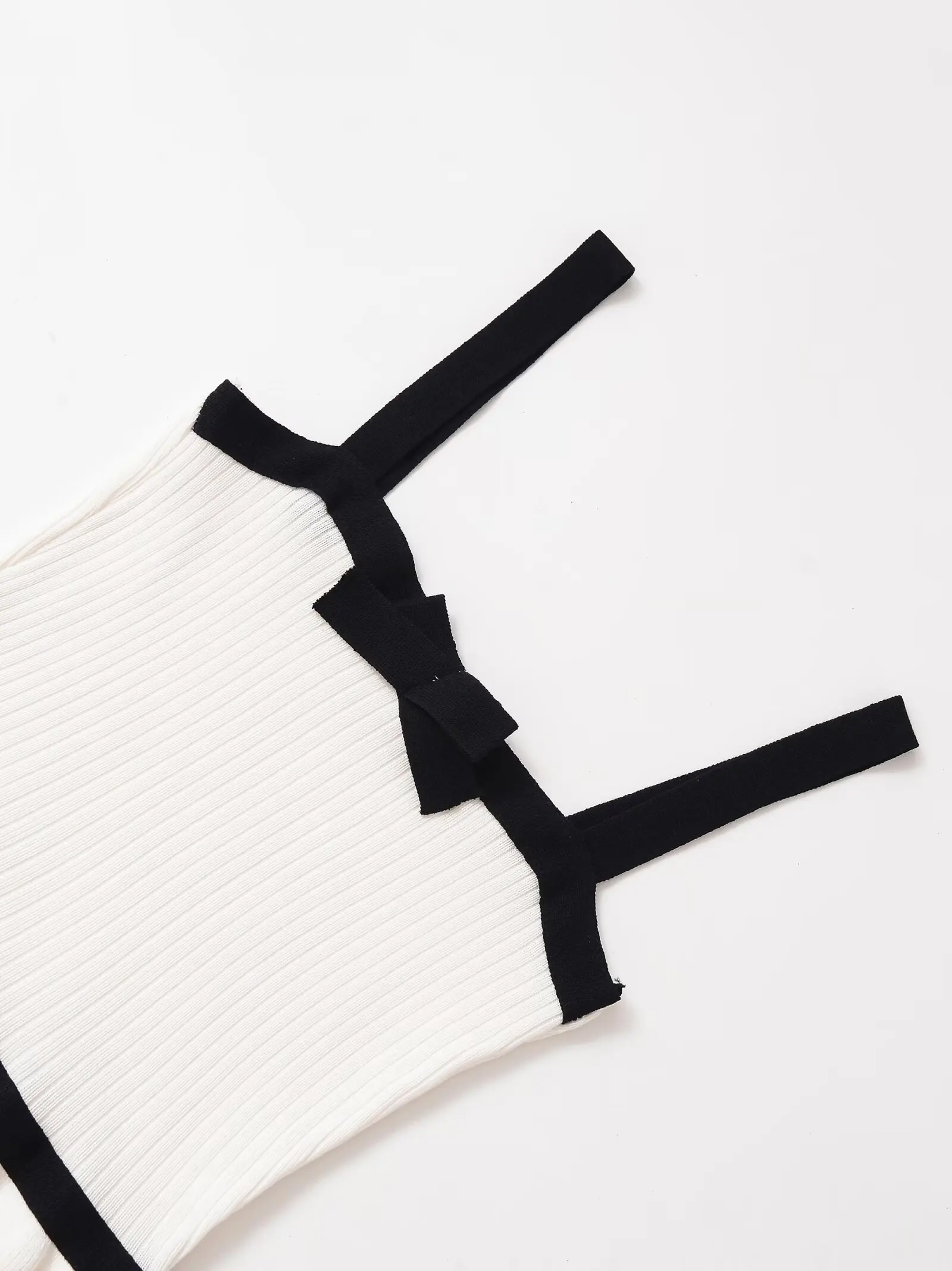 เสื้อถักลายริบแต่งโบว์ สายคล้องไหล่กว้าง รุ่นใหม่ประจำฤดูใบไม้ร่วง/ฤดูหนาว 25 รหัสสินค้า YY26231 รหัสสินค้า 4770173