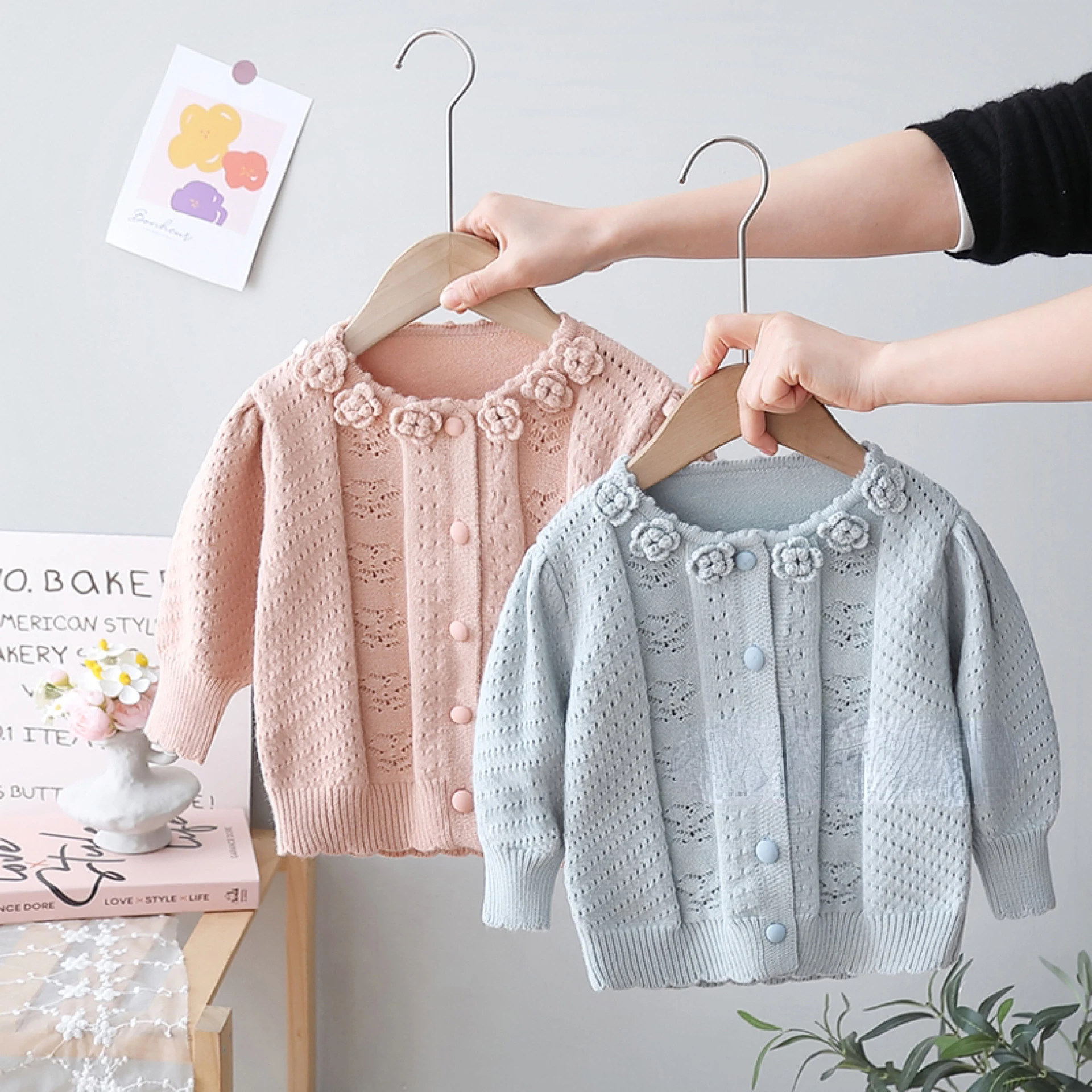 Korean version of children\'s sweater 2024 spring new foreign children\'s clothes girls handmade flower cardigan coat tide