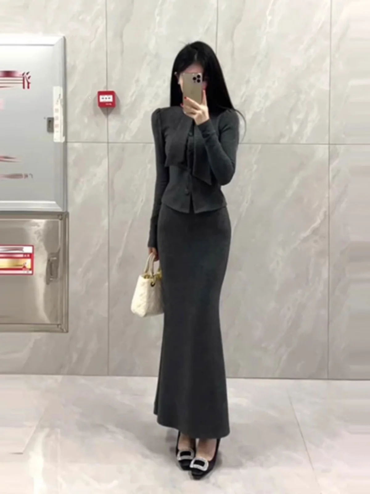 

Elegant Spring Fashion Set High Waist Bodycon Skirt Long Sleeve round Neck Cotton Suit for Young Women Ages 18-25