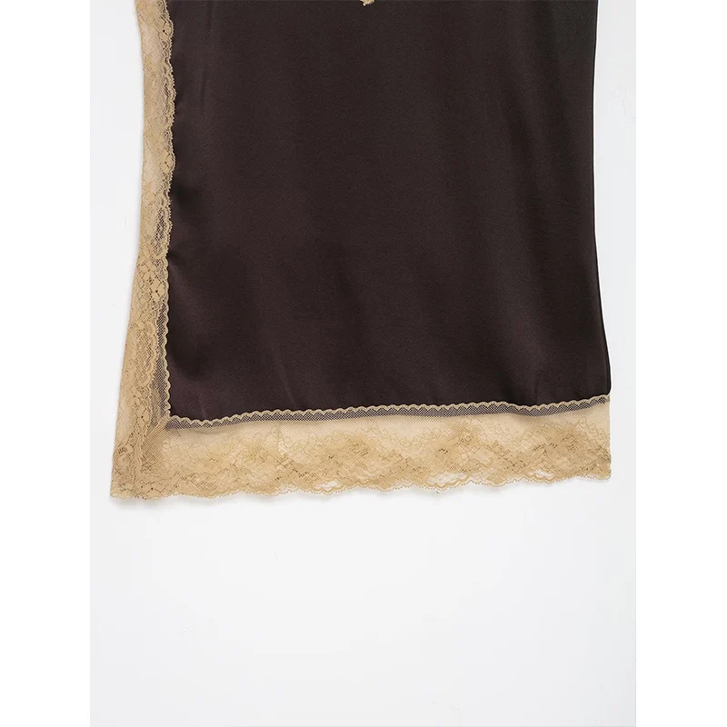 Top da donna 2025 New Fashion Scollo a V dritto Elegante decorazione in pizzo Camis da donna Top Chic Giovane ed elegante Joker Top da viaggio