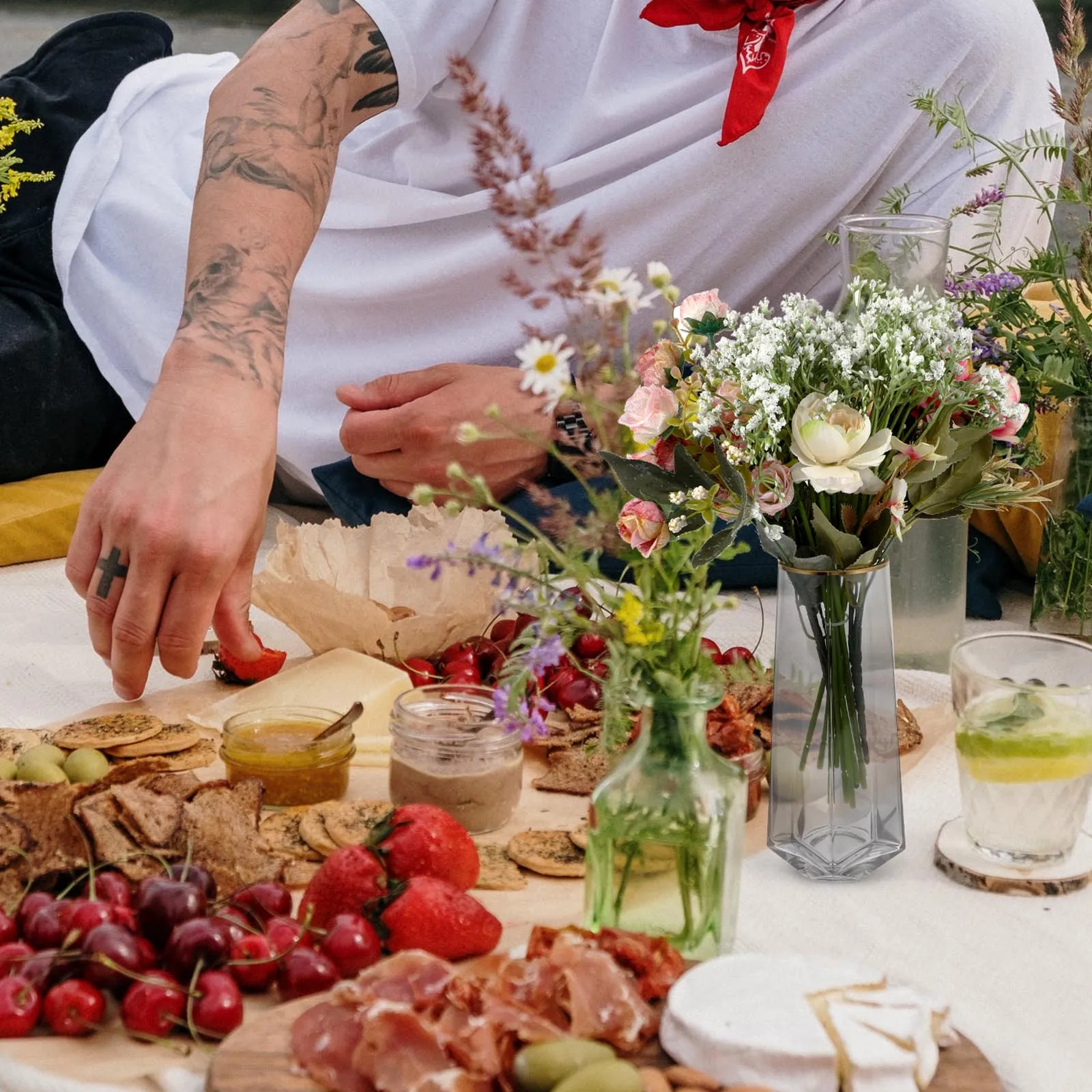 

1Pcs Elegant Vase High Quality Flower Arrangement Container Decorative Desktop Flower Vase Ornament