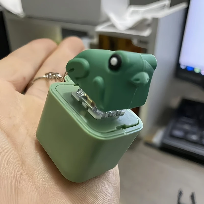 （1 pack）Animal Croaking -Fun Rechargeable Keychain with Colorful Lights, Stress Reliever A2UB