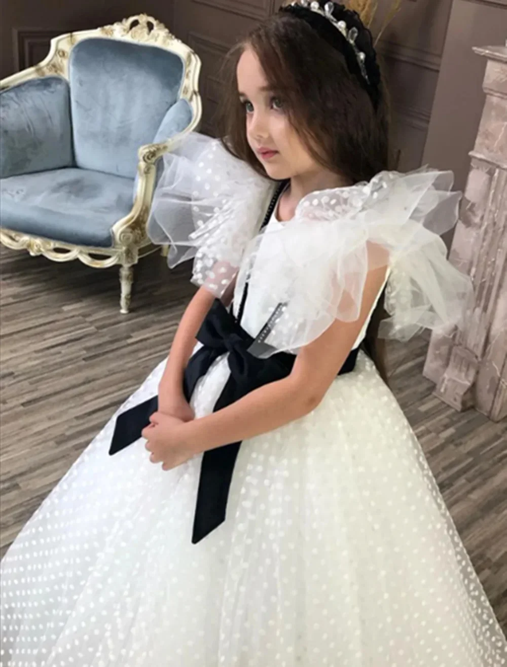 

Customized Flower Girl Dresses For Wedding With Black Bow Tulle Fluffy Floor Length Kids First Communion Birthday Party Gown