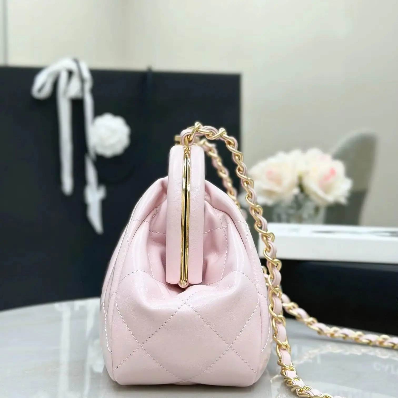 Light Pink Diamond Quilted Frame Clasp Mini Handbag, Luxury Elegant Mini Crossbody Bag