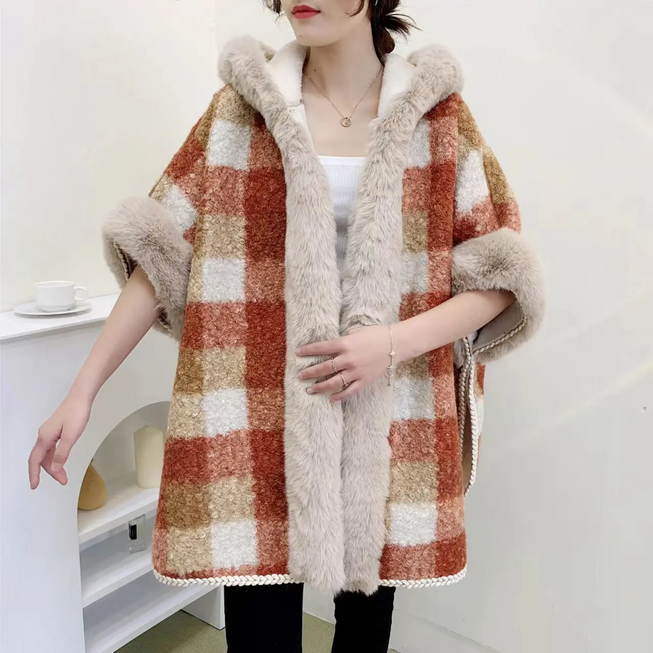 

2025 Интернет-знаменитости, накидка-шаль, женская зимняя куртка с капюшоном средней длины, милый и плюшевый толстый теплый клетчатый плащ с принтом Wh58