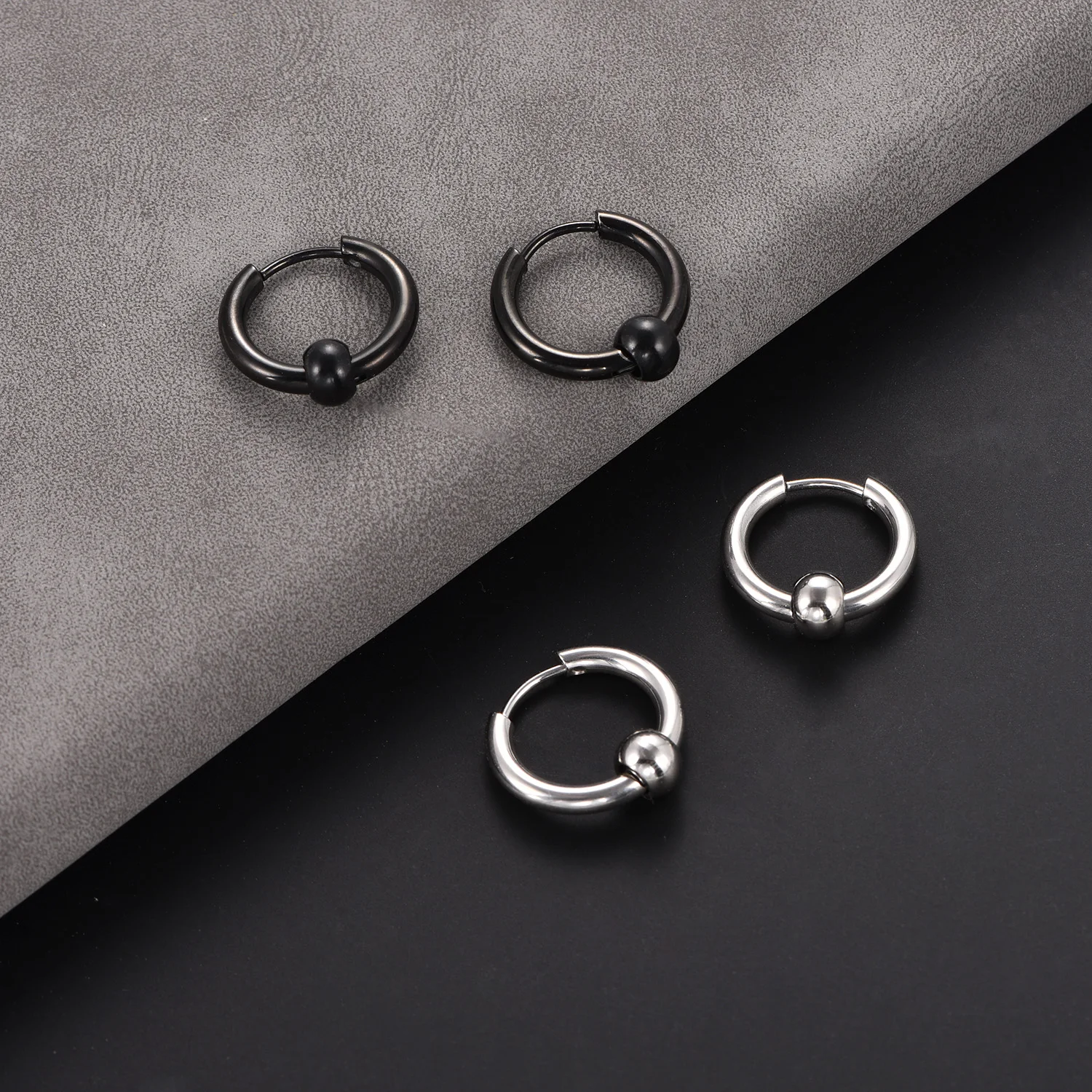 1 Paar/2 Stück Schwarze Edelstahl-Kreisperlen Huggie-Scharnier-Creolen Ohrstecker Hochwertiger Punk-Rock-Stil Ohrschmuck – Detail 1