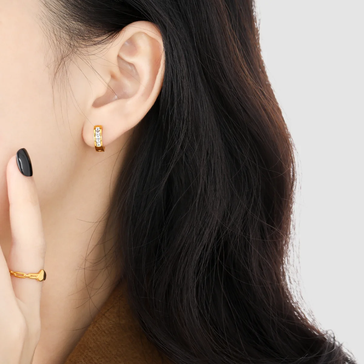 Kristall-Zirkonia Kleiner Knorpel-Creolen-Set aus schwarzem Edelstahl, runder Piercing-Ohrring für Damen, modischer Schmuck-Trend – Detail 8