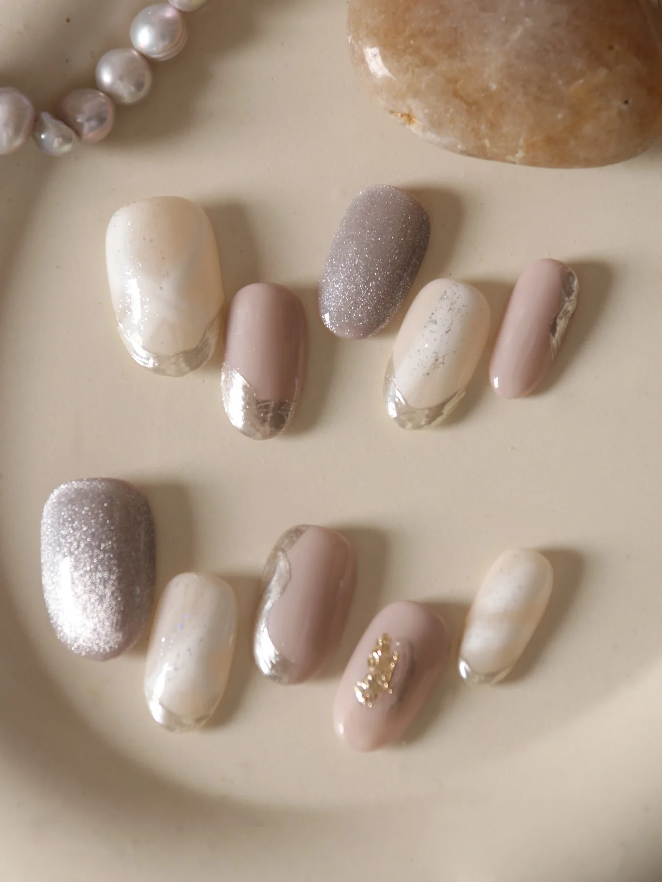 10 Stück Press on Nails Short White Halation Lavender Acryl Press on Fake Nails Enthält 1 Blatt Klebelaschen und 1 Stück Minifeile