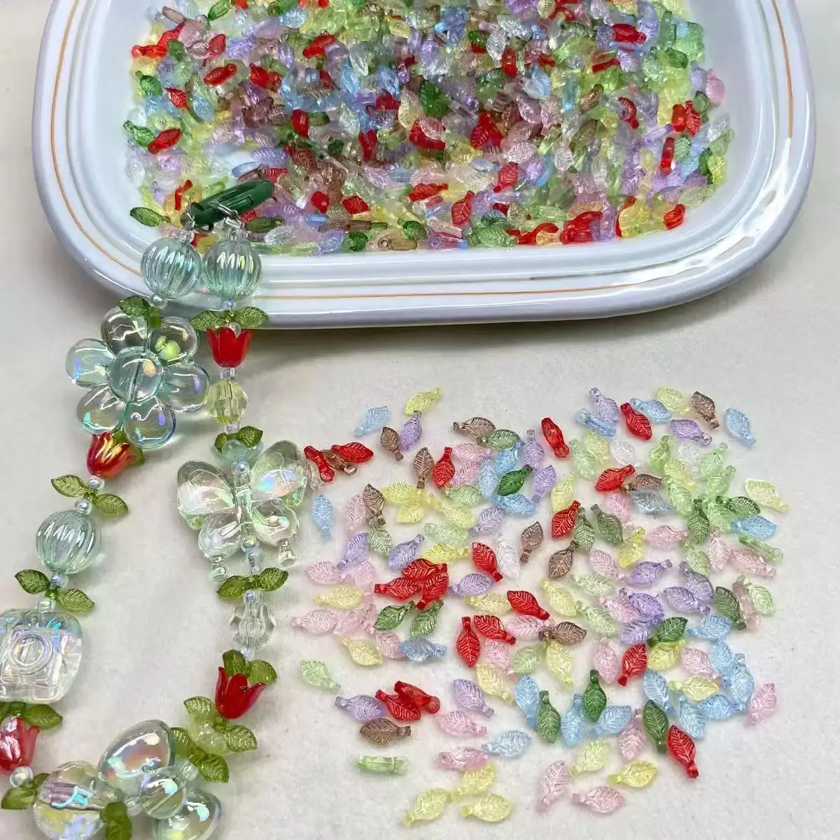 100pcs Mini Acrylic Leaf Shaped Charms Colored Leaves Spacer Beads for DIY Necklaces Bracelets Crafts Charms Jewelry Making - view 4