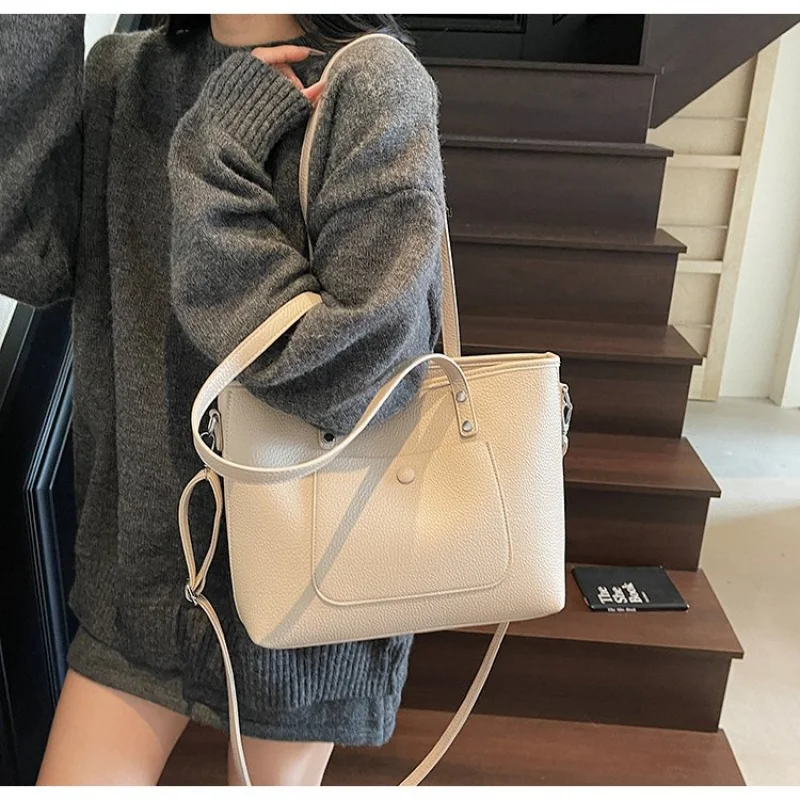 

Designer Crossbody Bag For Ladies, Premium Leather Handbag With Adjustable Chain Elegant Classic Luxury Brand