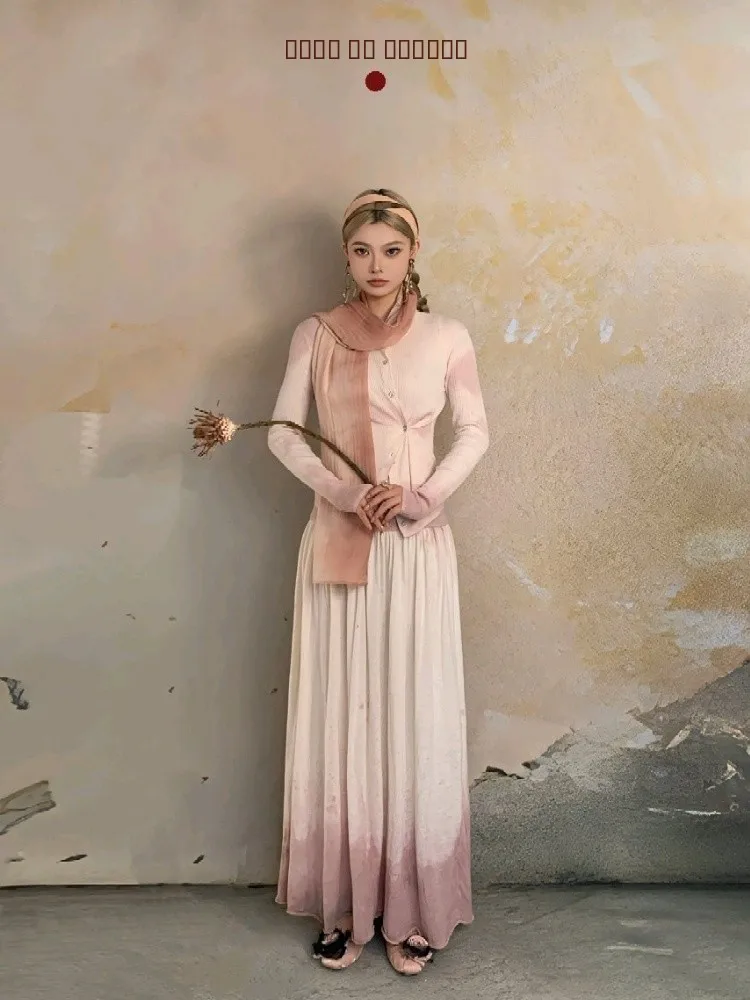 

Комплект: вязаный кардиган и длинная юбка розового цвета, окрашенные натуральными красителями, в винтажном стиле, для создания образа девушки, дышащий, утепленный, зимний, O...