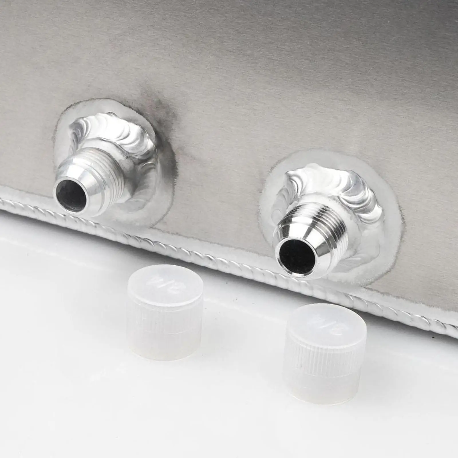 reservoir-de-gaz-auxiliaire-de-haute-qualite-facile-a-installer-remplacement-du-reservoir-d'huile-robuste-et-leger-capacite-de-4-gallons-en-aluminium
