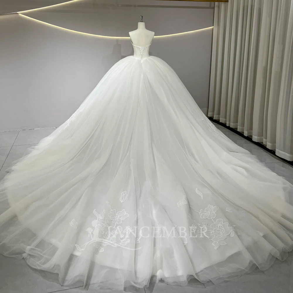 Customized Luxury Ball Gown Strapless Wedding Dresses Sleeveless Bridal Gowns with Court Train Vestidos De Novia