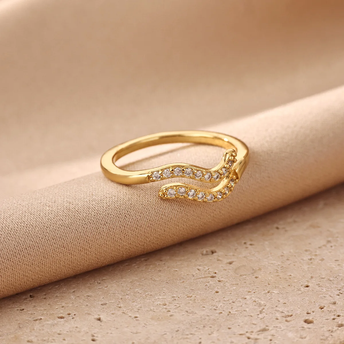 Klassische Zirkonia Damenringe 18K Goldfarbe Wellendesign Schmuckring Geschenk Kostenloser Versand Y2K