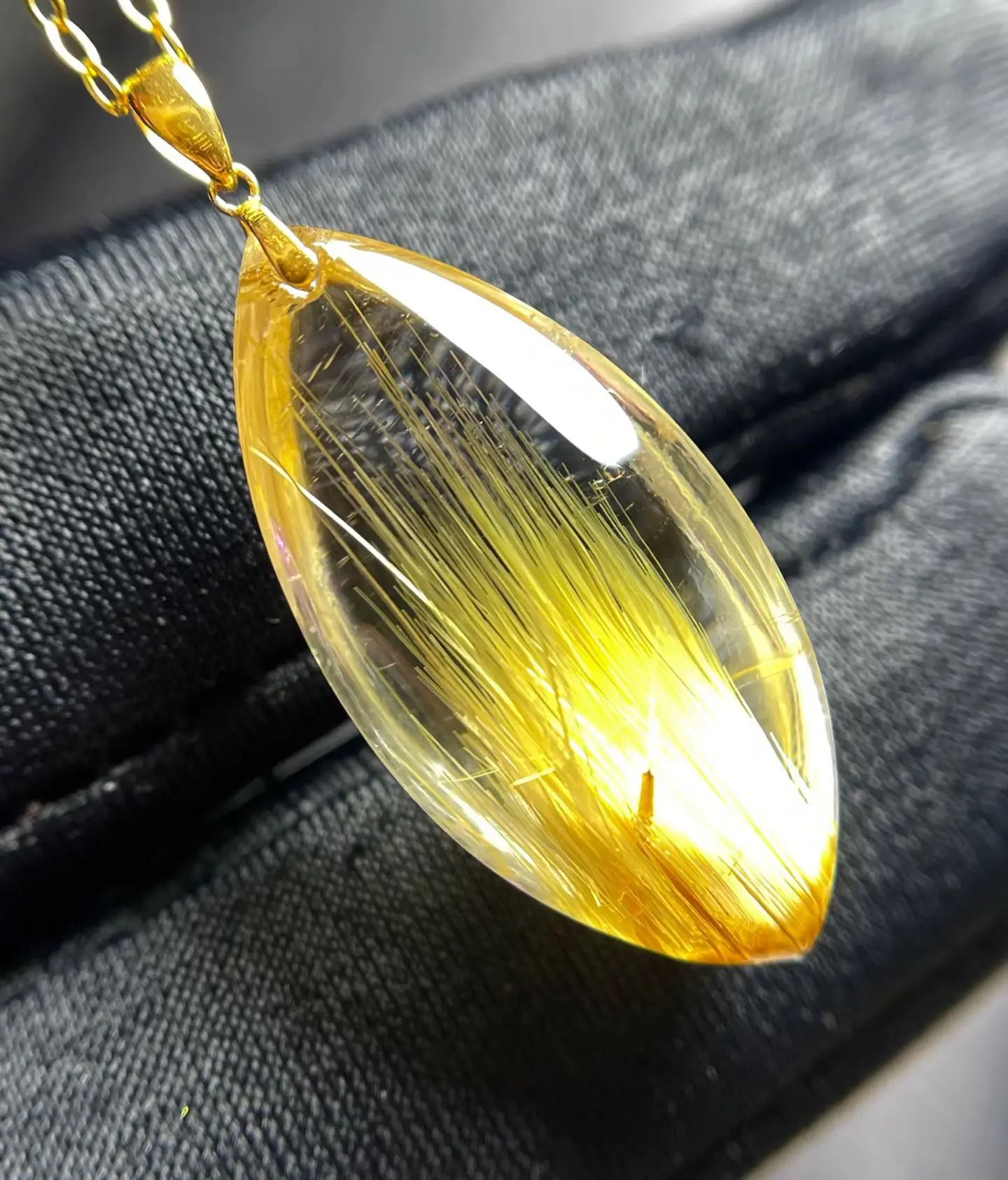 

Natural Gold Rutilated Quartz Pendant Rutilated Quartz Jewelry 24*11.7*8.4mm Men Women Brazil AAAAAAA