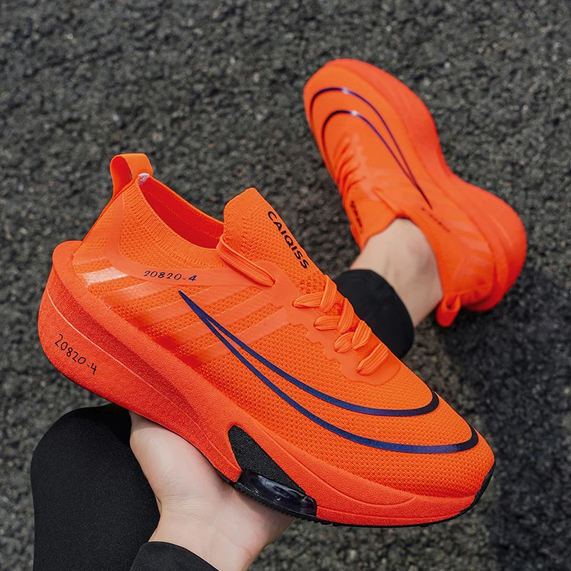 أحذية جري خفيفة الوزن للرجال - أحذية رياضية منخفضة الارتفاع قابلة للتنفس مع نعل مبطن، ودعم قوس، وملمس مضاد للانزلاق - تصميم شبكي من القماش المحبوك، مناسبة للماراثون وصالة الألعاب الرياضية والركض والجمباز - أحذية رياضية لجميع المواسم للتدريب غير الرسمية