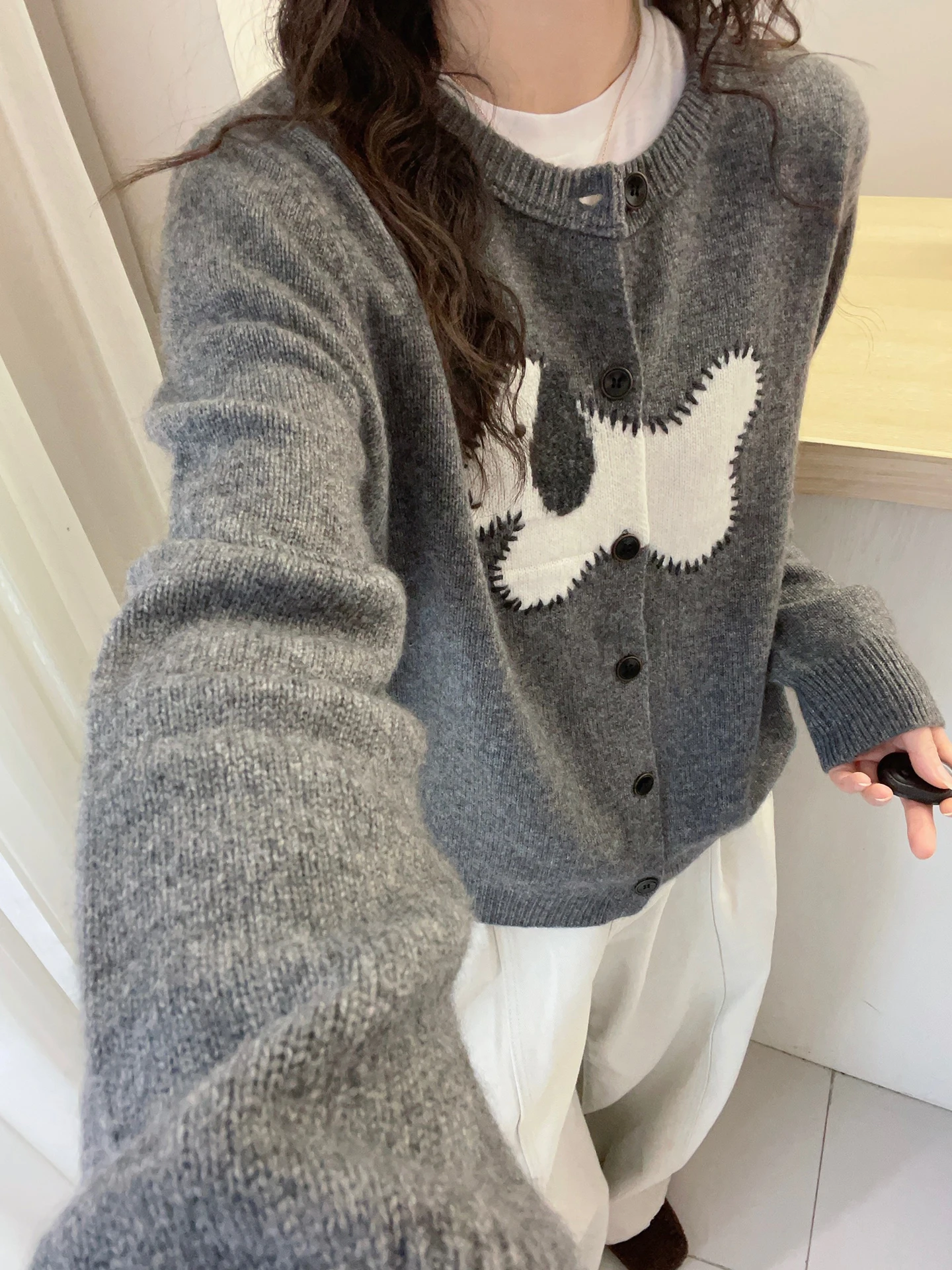 Suéter de punto largo informal con diseño de un solo botón y patrón de perro de dibujos animados en Camere, Top coreano suave de invierno