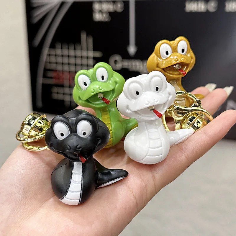 1 قطعة سلسلة المفاتيح الصغيرة الموضة DIY بها بنفسك حامل معدني سلسلة الإبداعية شخصية مضيئة زودياك ثعبان المفاتيح ثعبان كوبرا قلادة الهدايا