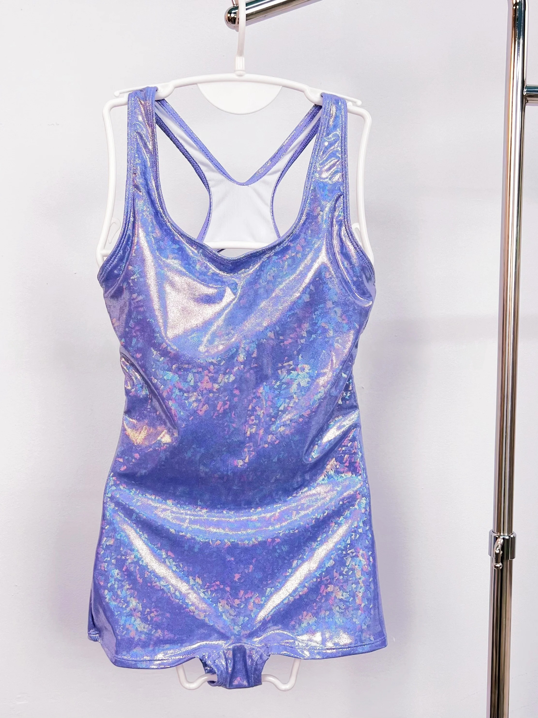 

Новый фиолетовый слитный спортивный купальник Ziwei Star 2026 для женщин: эластичный, быстросохнущий, для плавания и фитнеса