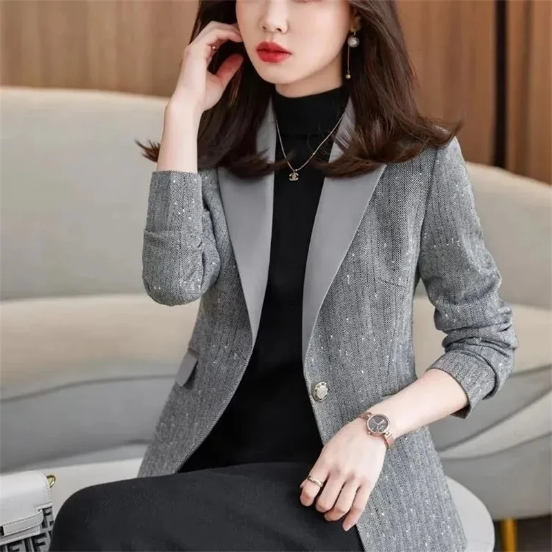 

Fashion Stripe Small Suit Coat Women 2023 New Spring and Autumn Slim Fit Foreign Fashion This Year's Popular Casual Blazer Top