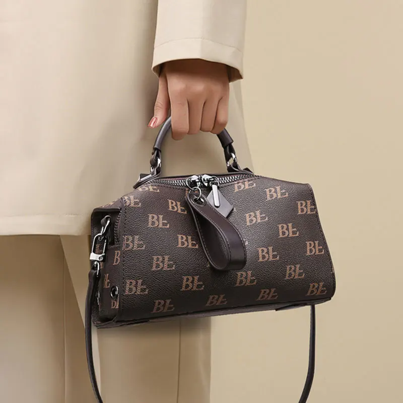 

Fashionable women's single shoulder bag with a versatile crossbody bag, exquisite large capacity handbag pillow bag.