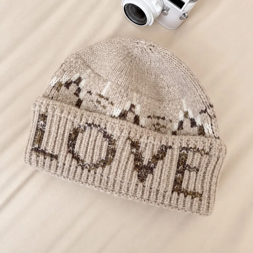Polyester Slouchy Beanie Knitted Hat 56cm To 58cm Face Slimming Love Letter Jacquard Beanie Warm Thick Winter Hat Student