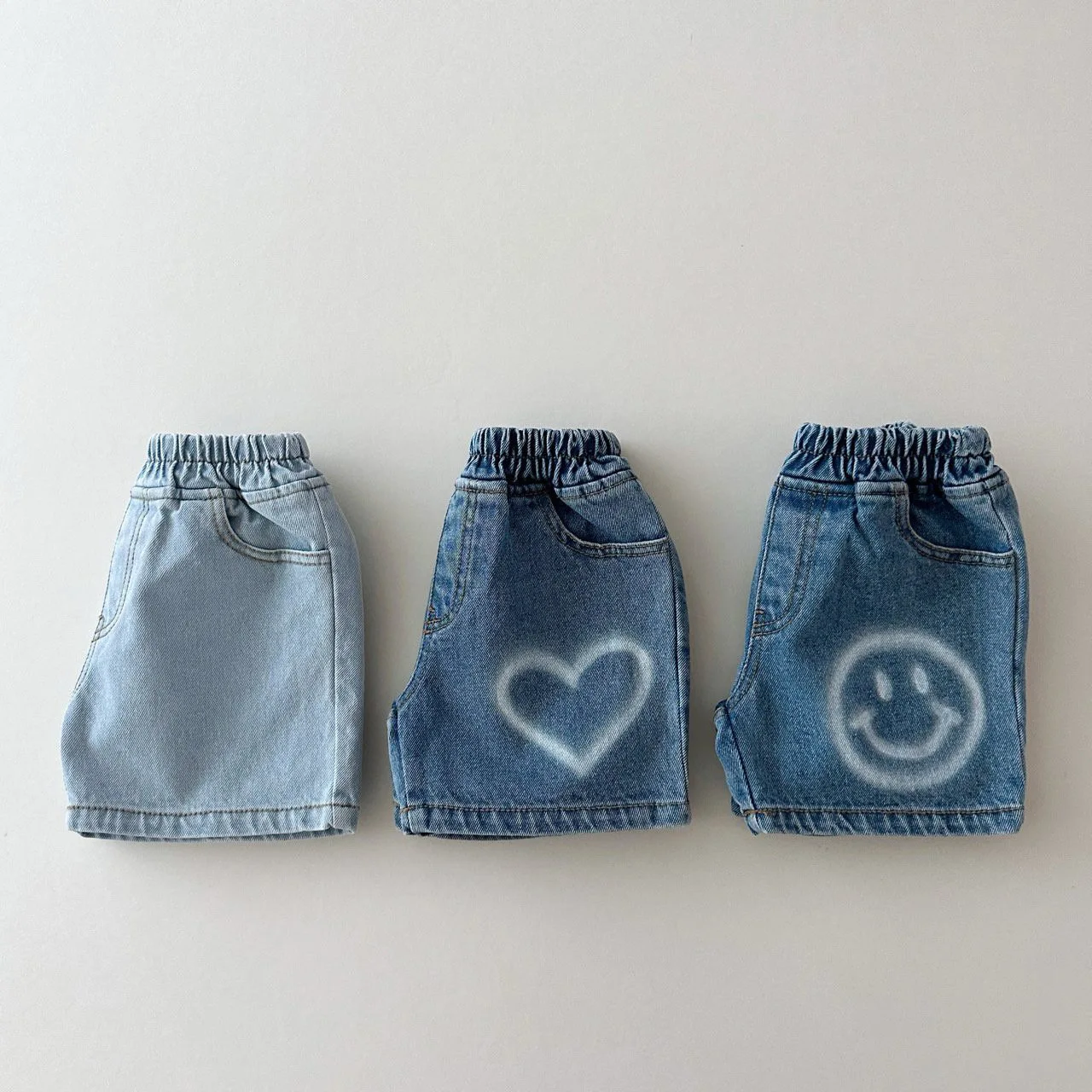 

2024 Summer New Children Denim Shorts Baby Girls Cute Heart Pattern Casual Shorts Cotton Kids Boys Solid Versatile Short Jeans