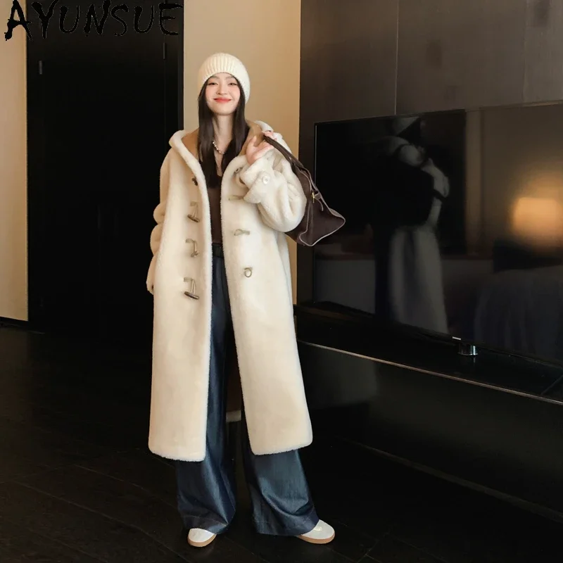 AYUNSUE 100% Wool Coats for Women 2023 Elegant Sheep Shearing Jacket Hooded Winter Long Fur Coats Horn Button Roupas Femininas