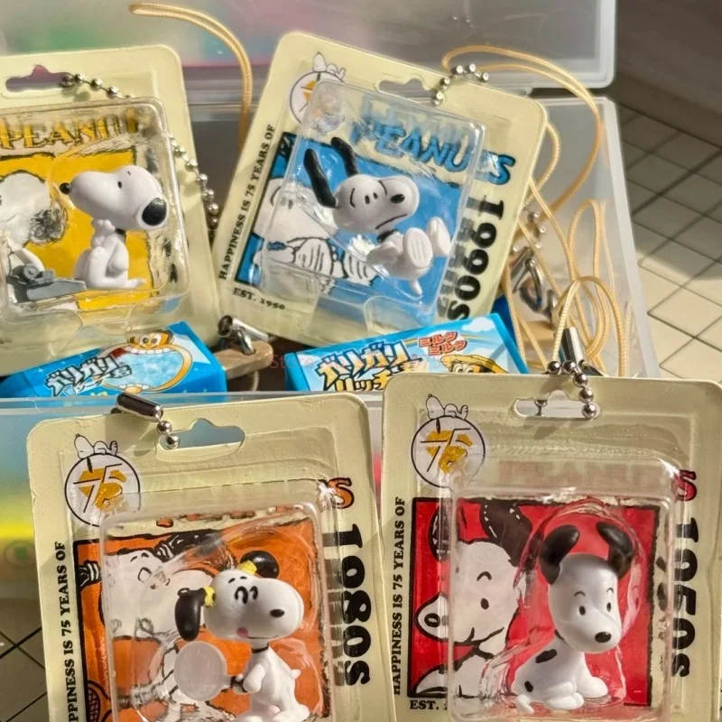 Genuíno bandai gashapon cápsula brinquedo anime snoopy mini fiugre 75th aniversário edição modelo em miniatura brinquedos saco pingente presentes
