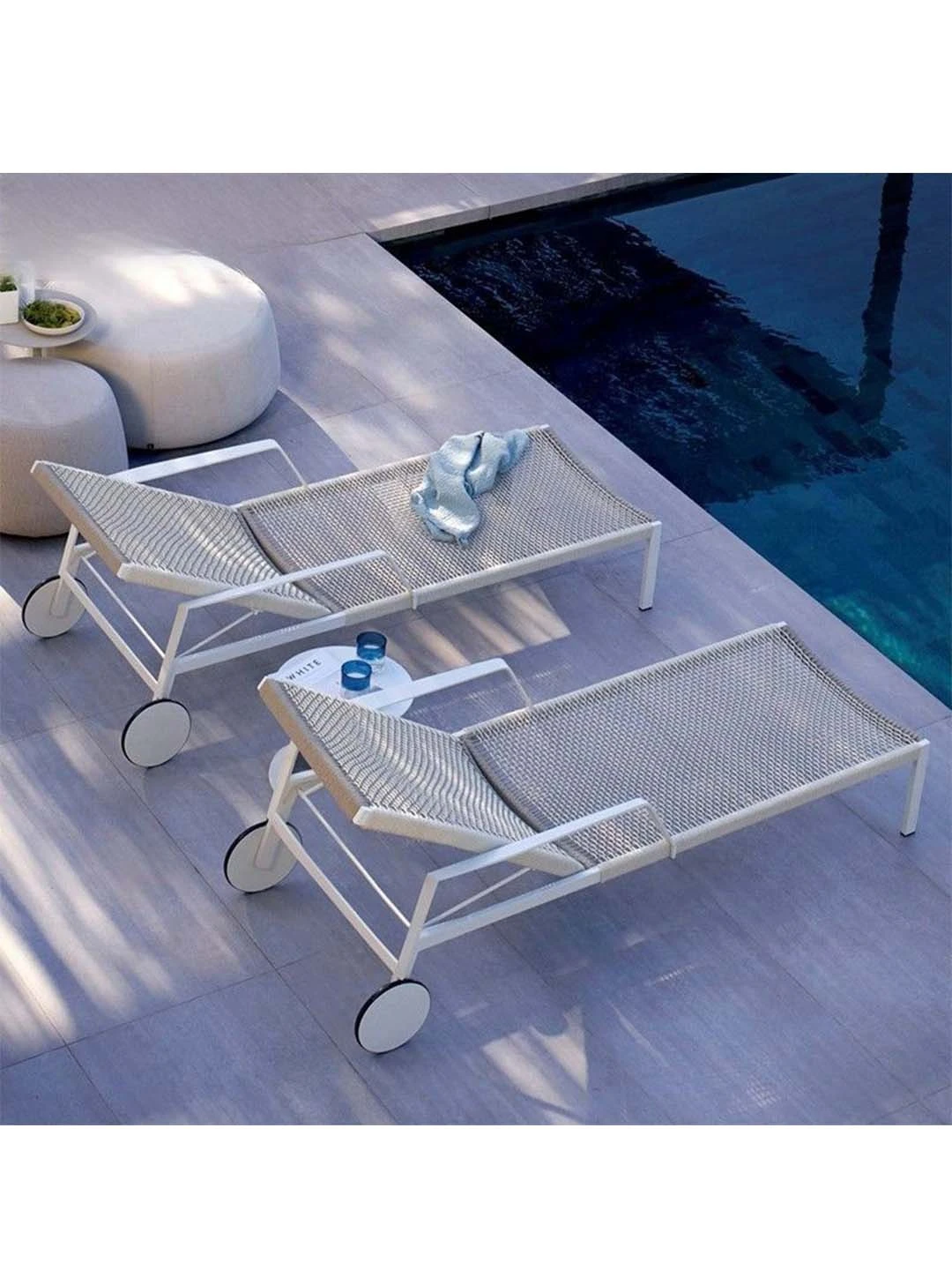 

Outdoor rattan deck beds, swimming pools, beach chairs, open-air garden, hotel balcony, terrace, outdoor patio, rattan loungers