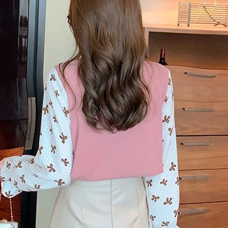 Blusa de dos piezas falsas para mujer, jerséis de manga larga con cuello en V, estampado de retazos y lazo de calle, Top que combina con todo, moda de primavera y otoño