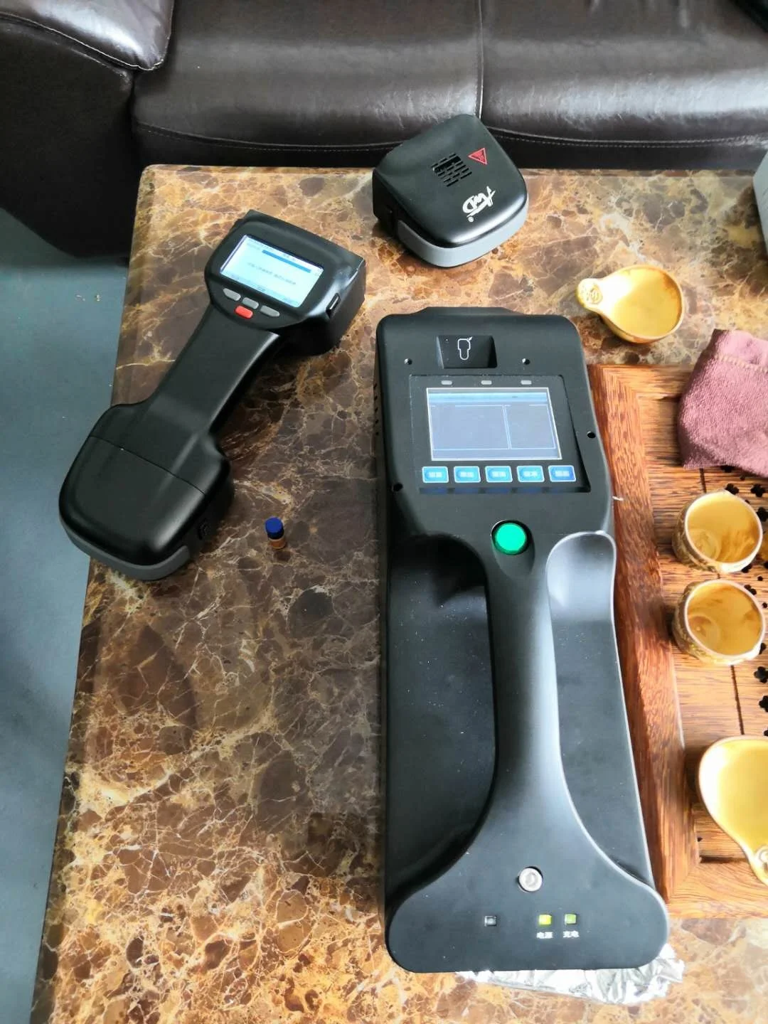 A sensibilidade alta detecta o detector, as zonas portáteis e o analisador, HZ-FAS808