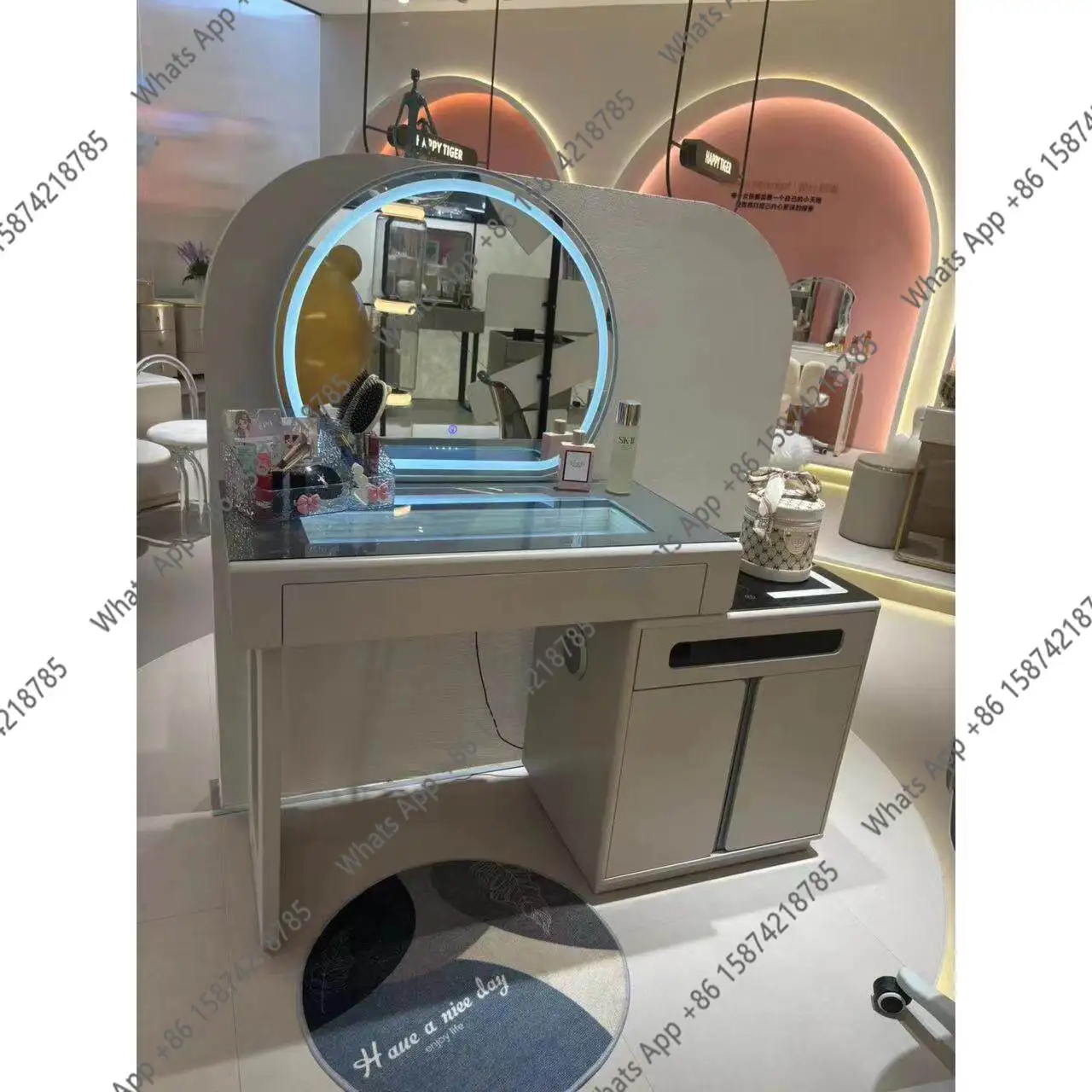 Light luxury and elegant atmosphere dressing table with lamp bedroom home storage integrated makeup table bright light