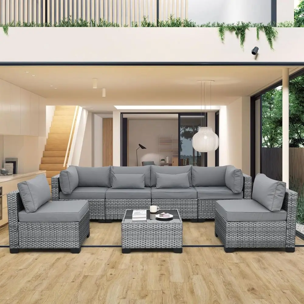 

7-местный комплект садовой мебели из искусственного ротанга со стеклянным столом, нескользящими подушками и светло-серым чехлом.