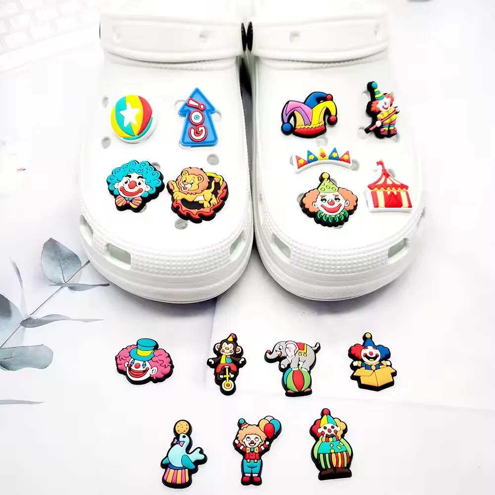 

16pcs Circus Cartoon Shoes Charms Accessories Fit Clog Backapck Wristbands sandales Decorate Buckle X-mas Kids Gifts