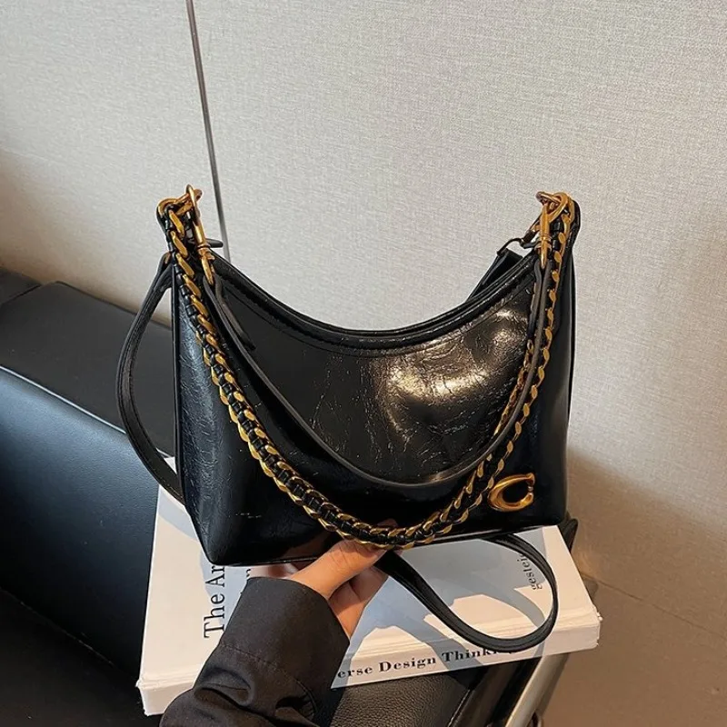 

Graceful Elegant Handbag High-End Gala Dinner Formal Occasion 2025 New Model Stylish Exquisite Glamorous Timeless Versatile
