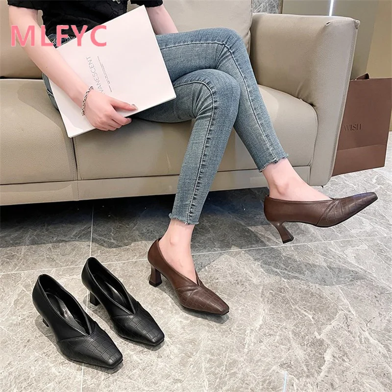 

2023 Autumn and Winter New Women's Shoes Pointed Low Heel Shoes Comfortable Grandma Shoes Shallow Mouth Single Shoes Women