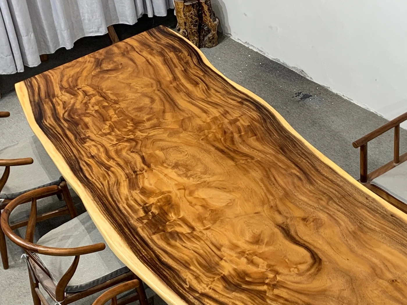 Best Sale Restaurant Dining Table & Giant Thibet Wood Slab Ready to Ship South American Suar Walnut Live Edge Table