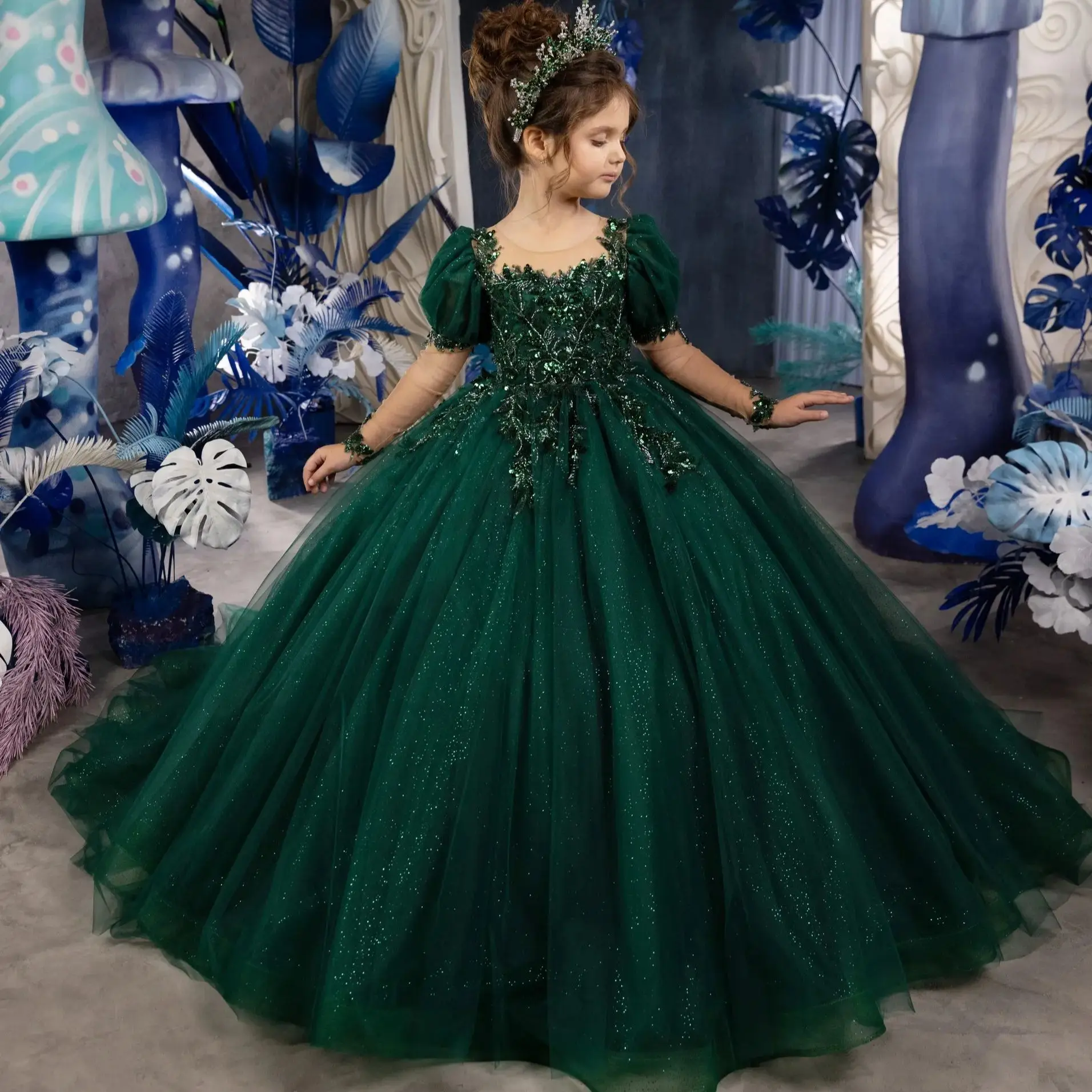 Emerald Ball Gown Girls Pageant Dresses Sequins Appliques Children Birthday Gowns Sheer Neck Little Girls Photography Dresses