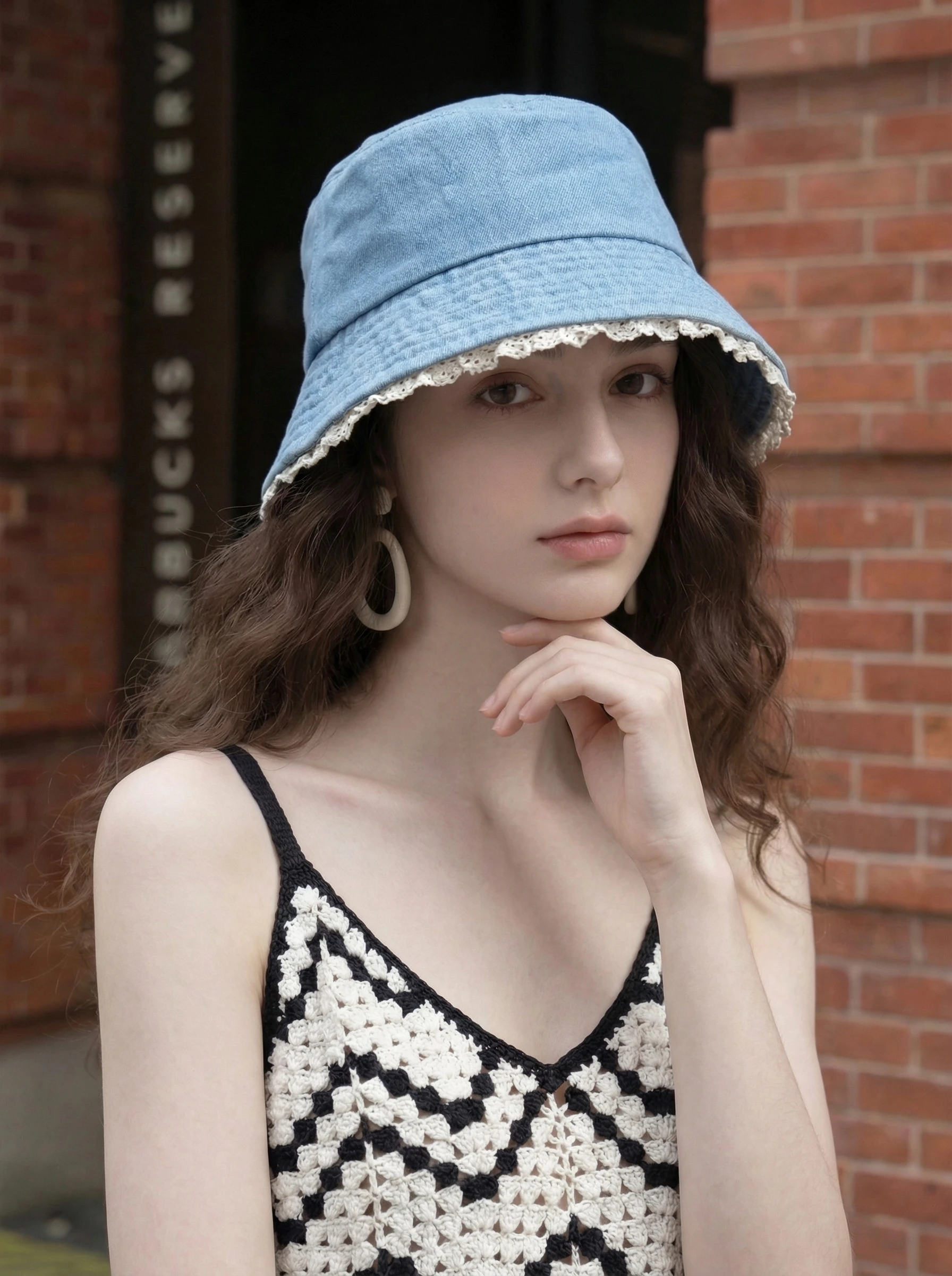 chapeau-bob-femme-printemps-2026-en-denim-avec-bordure-en-dentelle-effet-amincissant-protection-solaire-large-bord-tete-ronde-tendance-et-accessoire-de-mode