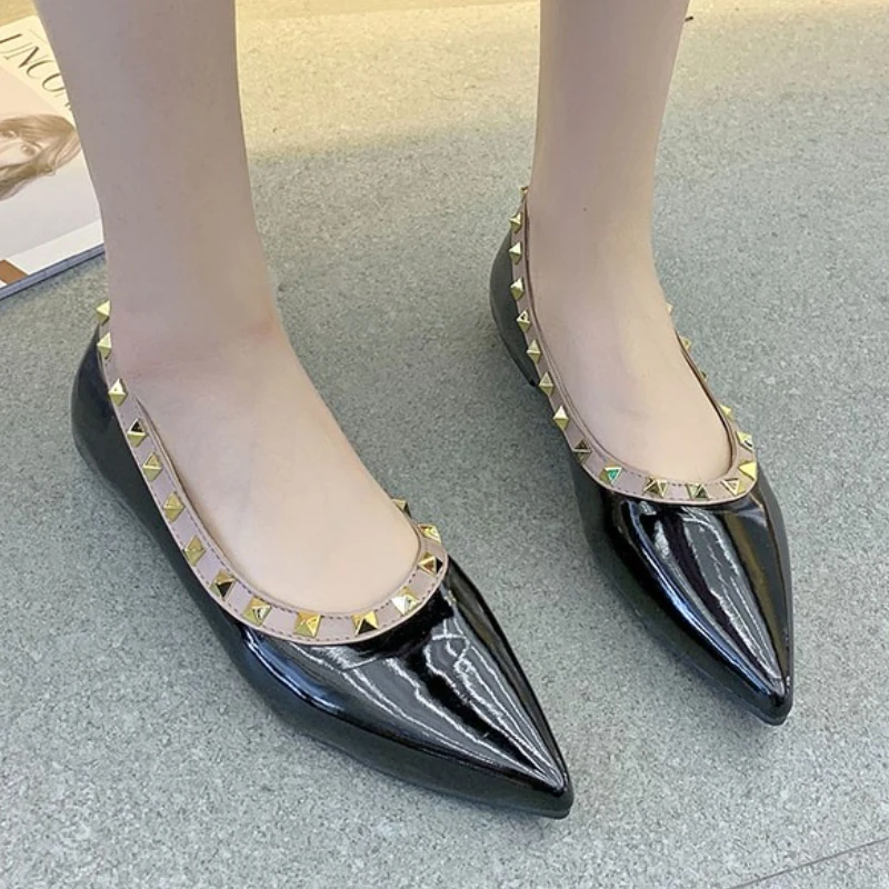 Ladies Shoes Fashion One Kick Women's Flats Autumn Pointed Toe Solft Leather Rivet Solid Shallow Flats Casual Comfortable Shoes