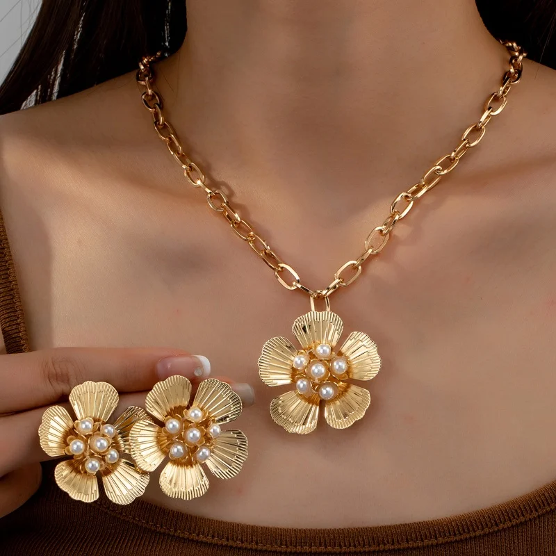 

Light Luxury Flower Necklace Earrings Jewelry Set Classic Design Clavicle Chain Elegant Thick Chain Girls Jewelry
