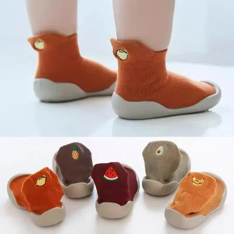 Детская нескользящая обувь для новорожденных малышей девочек хлопковые нескользящие носки для пола для младенцев мальчиков резиновая подошва Мультяшные кроссовки для помещений