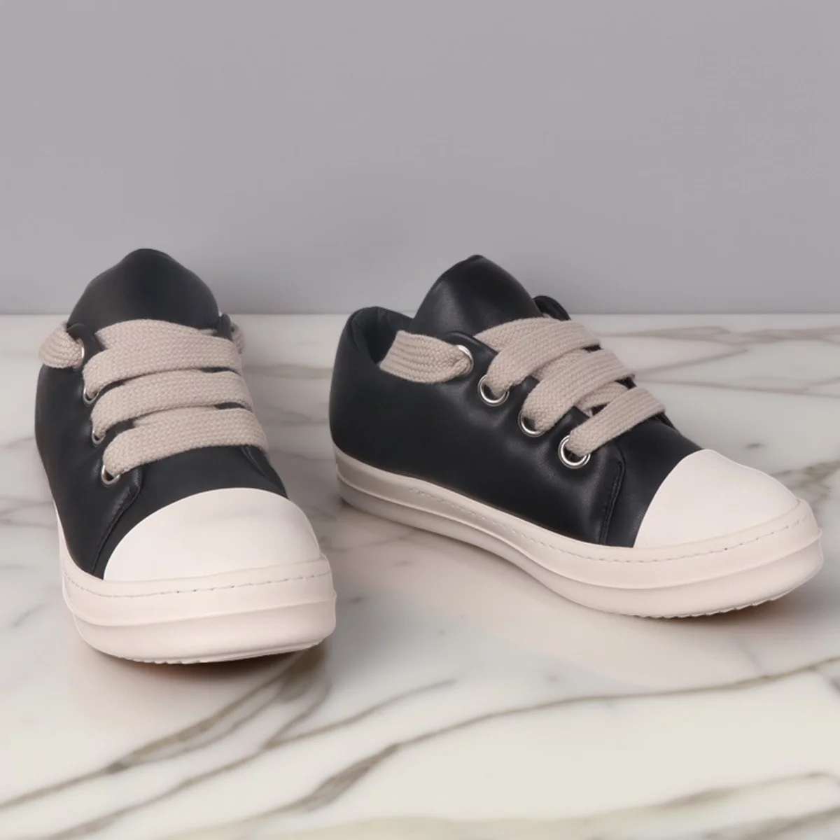 Men's Casual Leather Shoes Women Low Top Jumbo Lace-Up Luxury Designer Black White Sneakers Wide Shoelaces Autumn Bread Shoe