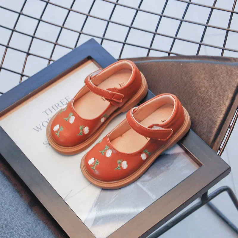 Koreański styl moda miękkie botki dziewczęce skórzane buty haft w kwiaty 2024 nowe wiosenne i jesienne mieszkania dla dzieci księżniczki